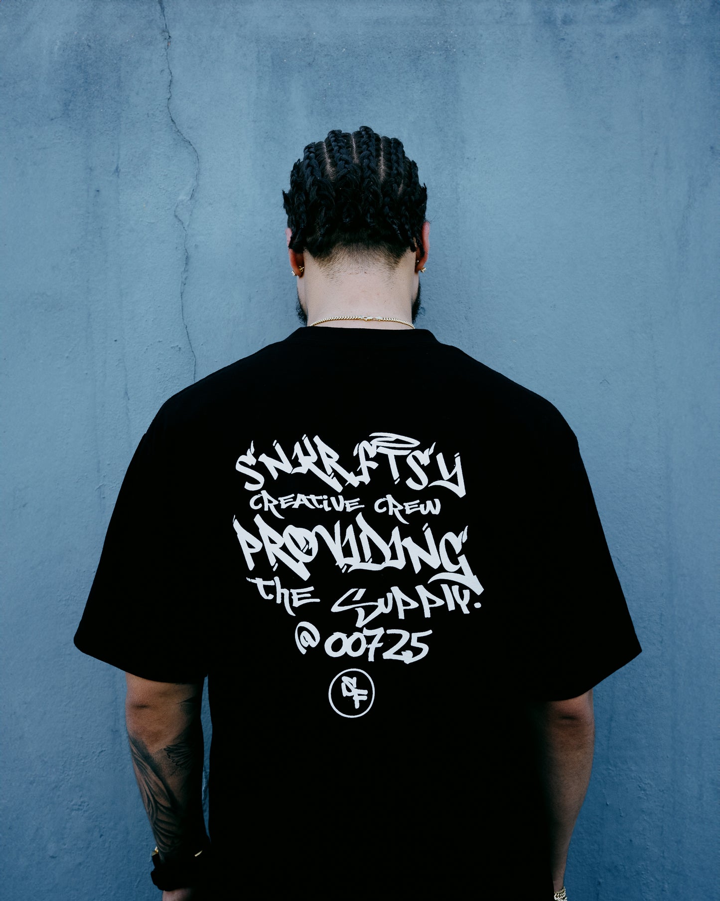 PROVIDING THE SUPPLY AT 00725 - BLACK TEE