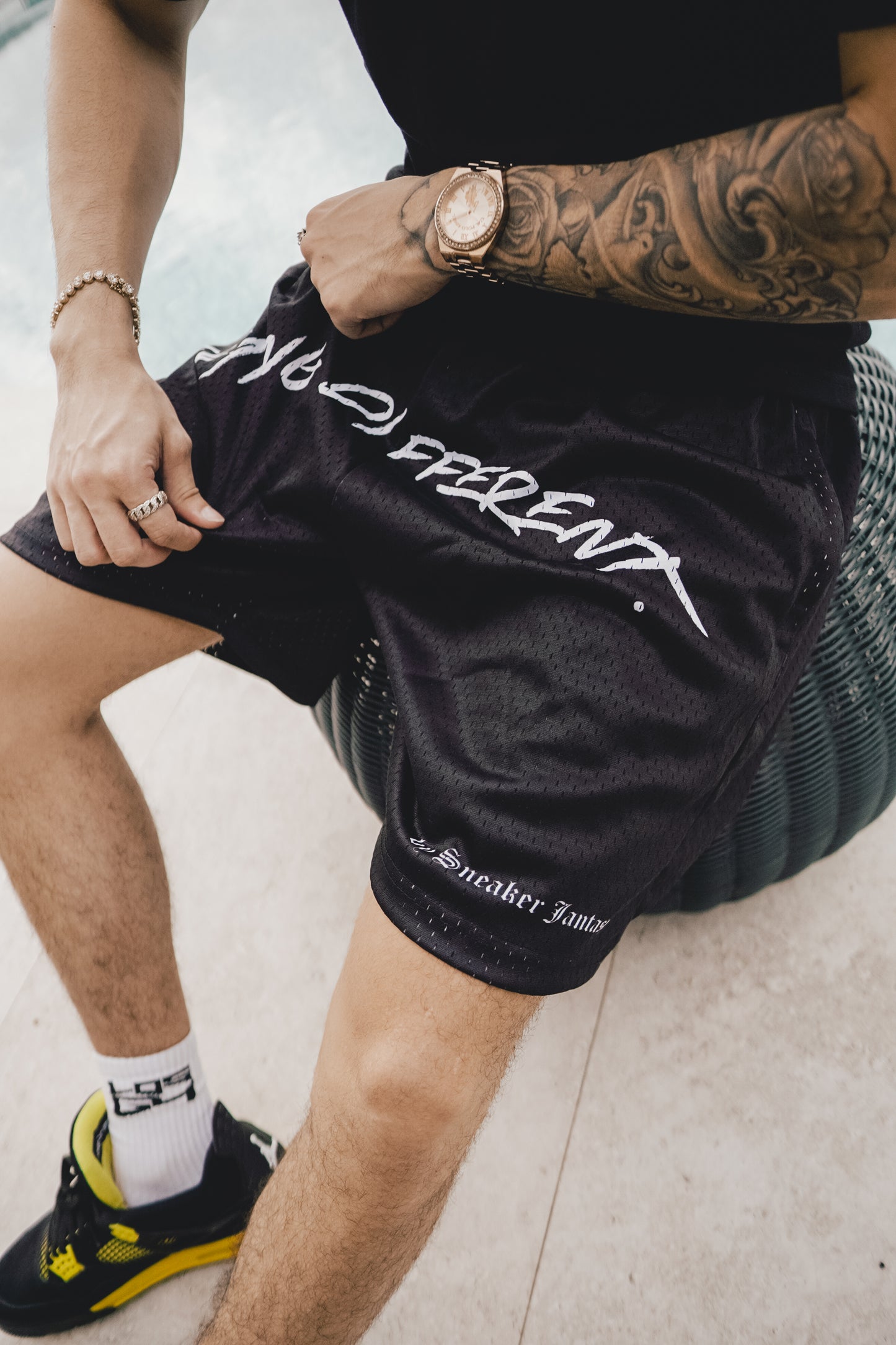 FLYING DIFFERENT - BLACK SHORT