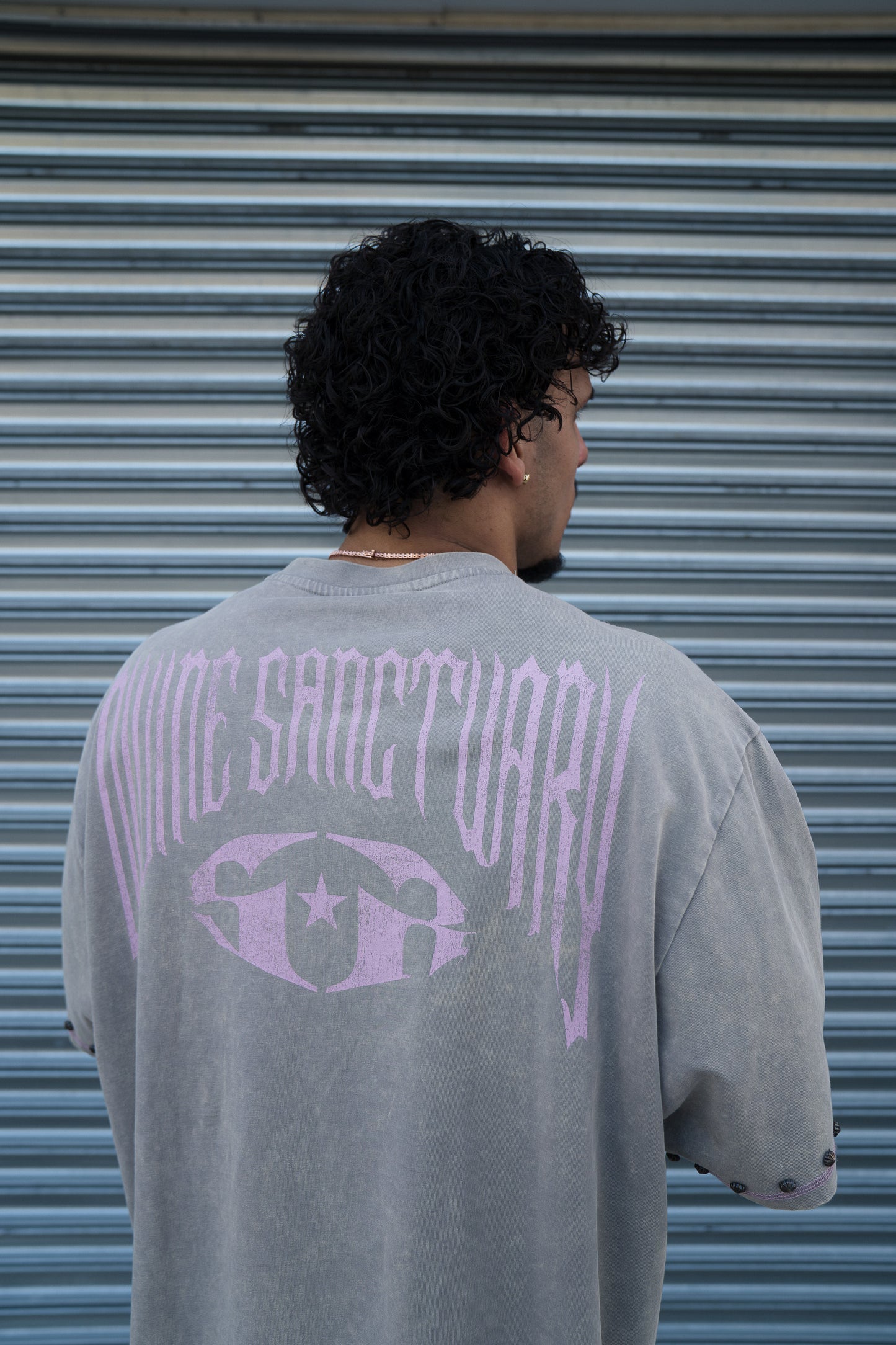 SMOKE RISE SANCTUARY TEE - GREY / PINK