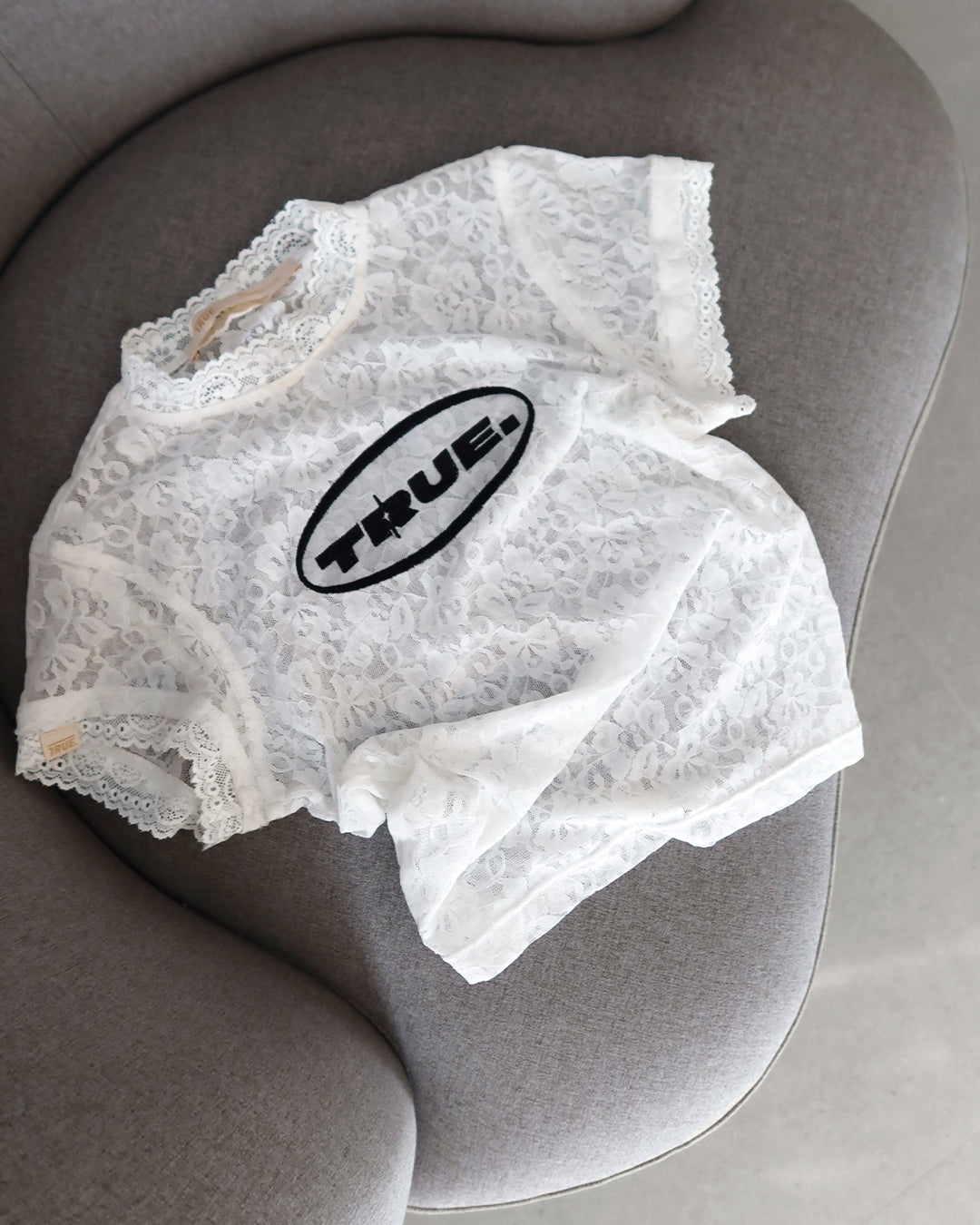 TRUE FLORAL LACE BABY TEE - CREAM